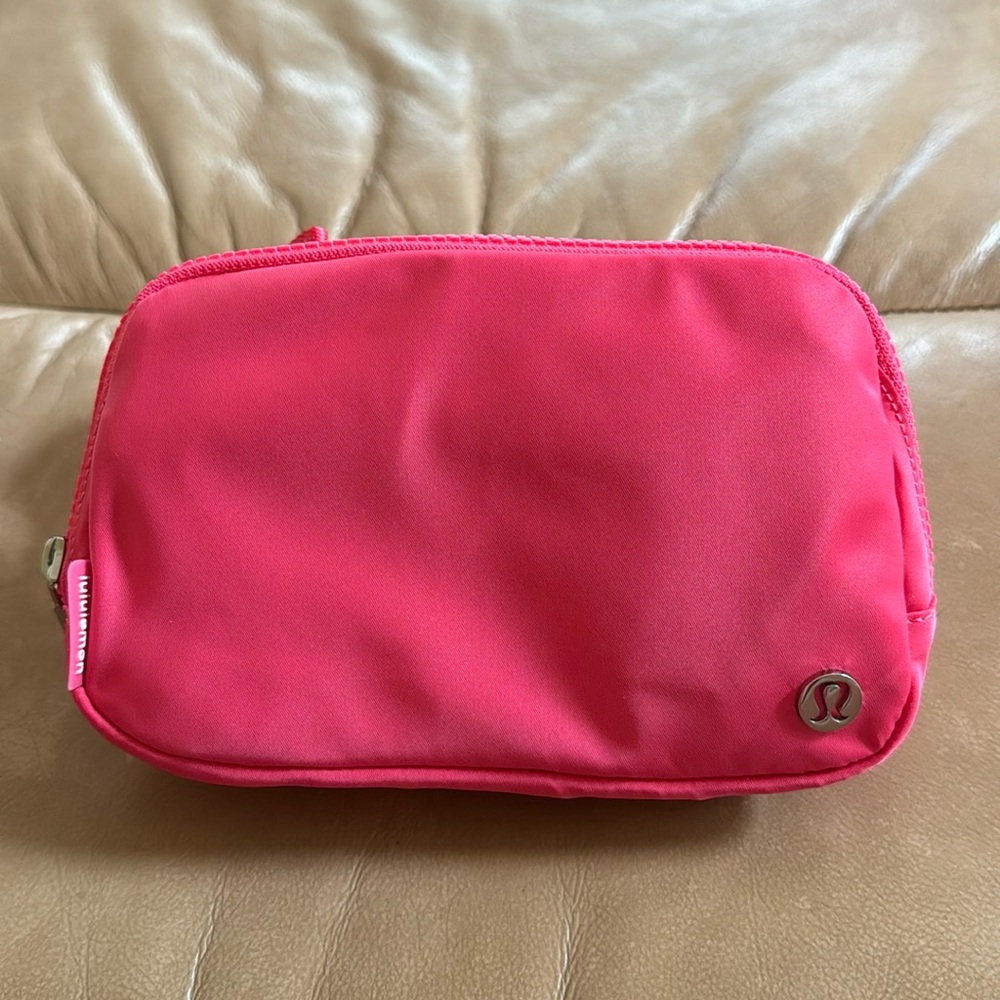 Lululemon Everywhere Belt Bag 1L Lip Gloss